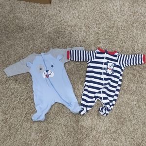 2 Newborn zipper pajamas